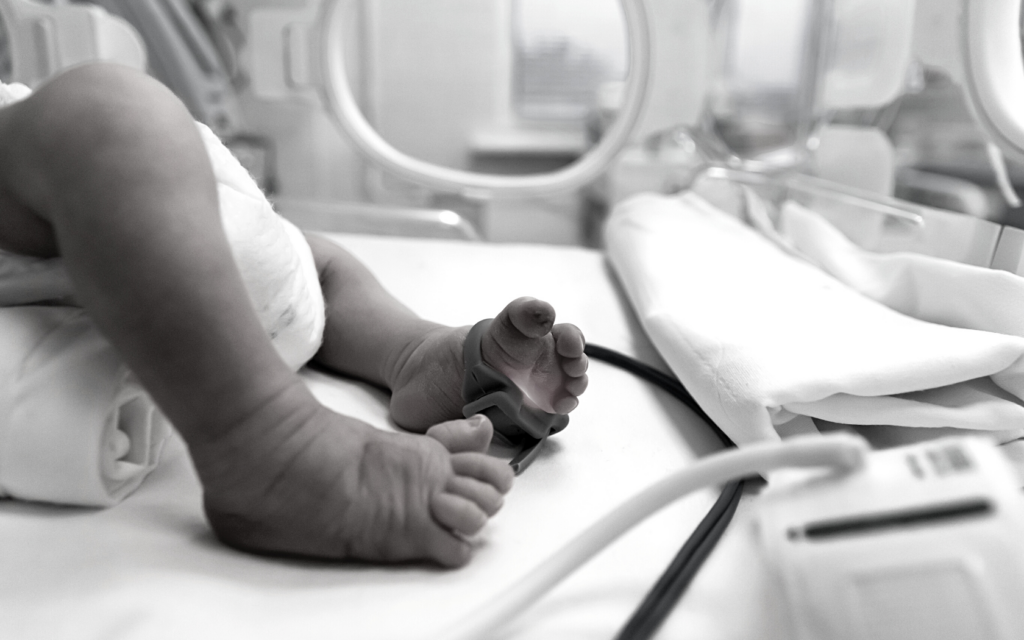 Newborn with low blood sugar in hospital.